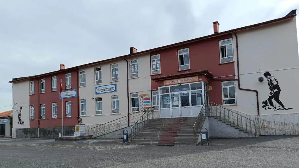 Ahırlı Şehit Samet Bütün Ortaokulu