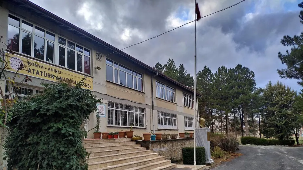 Ahırlı Atatürk Anadolu Lisesi